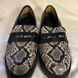 Stylish snake skin loafers black white chunky